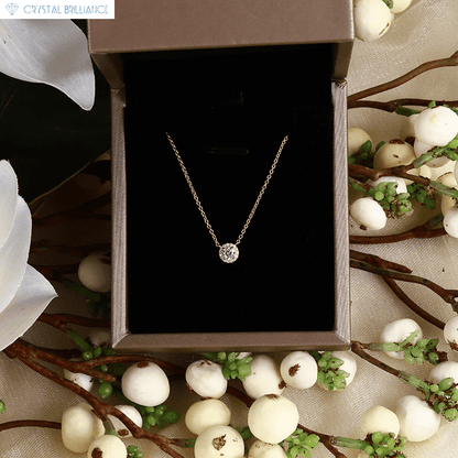 Crystal Brilliance Necklace with Lab-Grown Diamand Yellow Gold 18K Gold Halo Necklace Lab-Grown Round Diamond