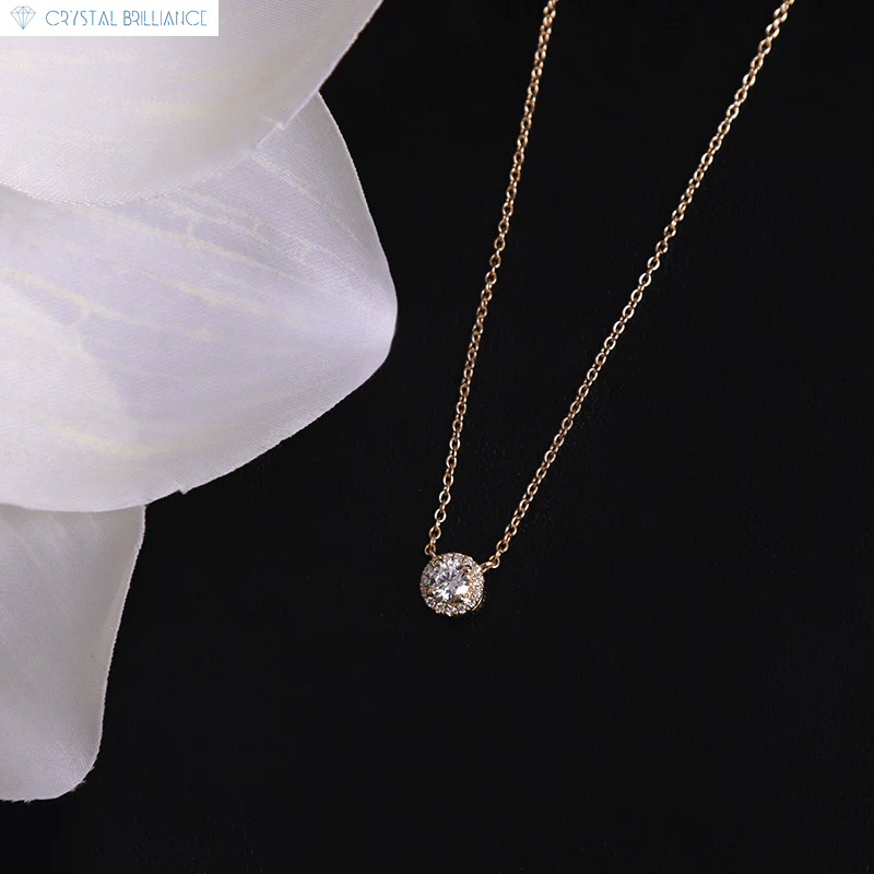 Crystal Brilliance Necklace with Lab-Grown Diamand Yellow Gold 18K Gold Halo Necklace Lab-Grown Round Diamond