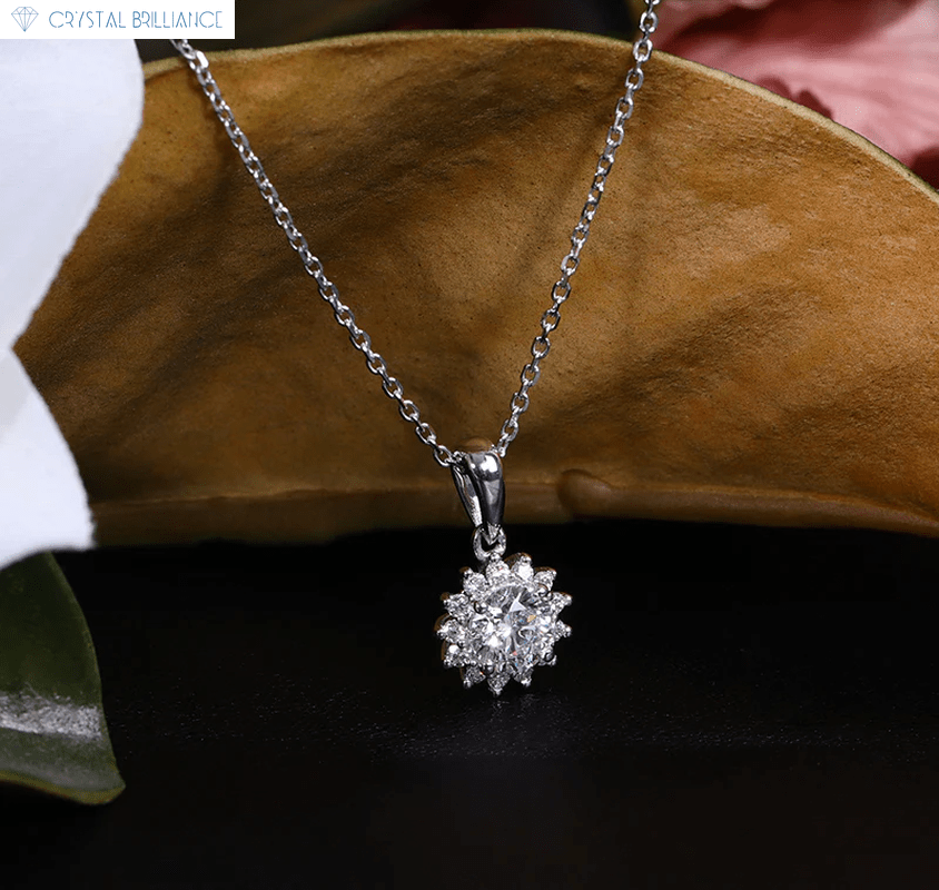 Crystal Brilliance Necklace with Lab-Grown Diamand White Gold 18K Gold Snowflake Necklace Lab-Grown Round Diamond