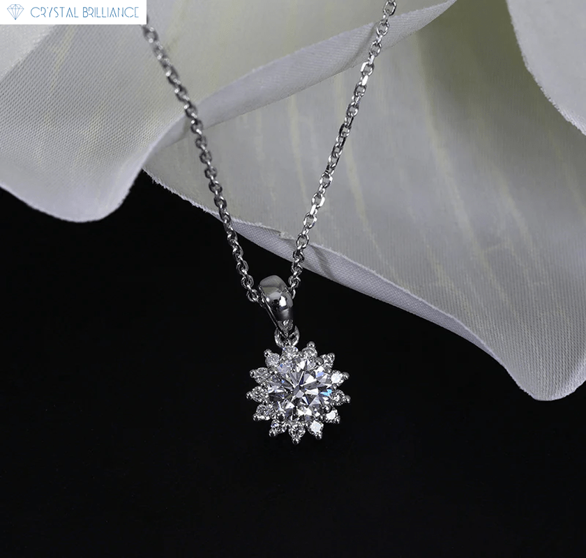 Crystal Brilliance Necklace with Lab-Grown Diamand White Gold 18K Gold Snowflake Necklace Lab-Grown Round Diamond