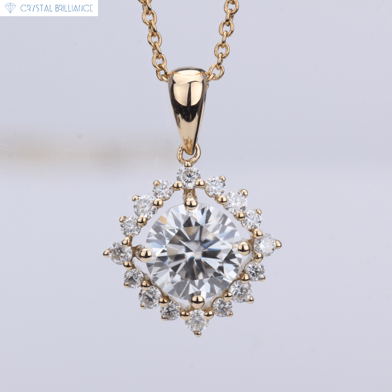 Crystal Brilliance Necklace with Lab-Grown Diamand Yellow Gold 18K Gold Star Pendant Necklace Lab-Grown Round Diamond